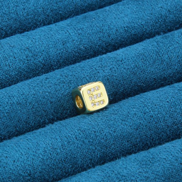 Three-Dimensional Cube Zircon 26-Letter Gold-Plated Necklace - Image 11