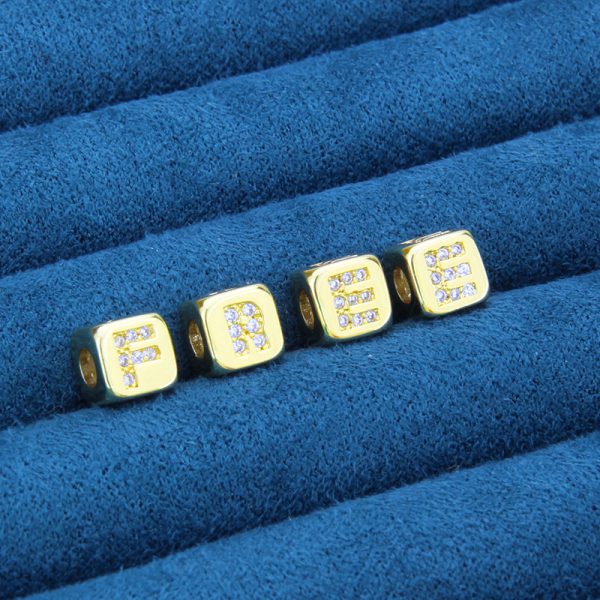 Three-Dimensional Cube Zircon 26-Letter Gold-Plated Necklace - Image 4