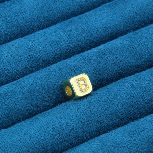 Three-Dimensional Cube Zircon 26-Letter Gold-Plated Necklace - Image 8