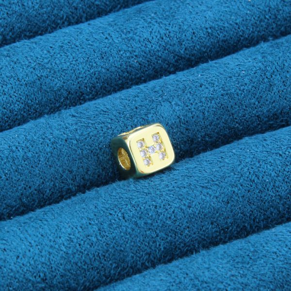 Three-Dimensional Cube Zircon 26-Letter Gold-Plated Necklace - Image 14