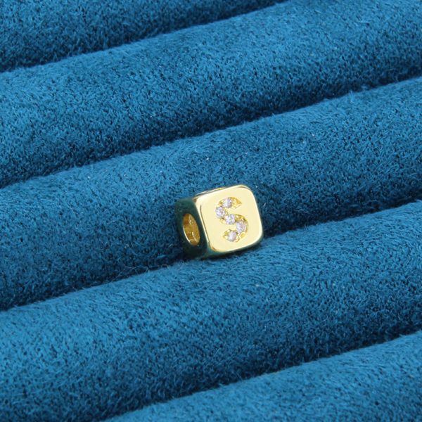Three-Dimensional Cube Zircon 26-Letter Gold-Plated Necklace - Image 25