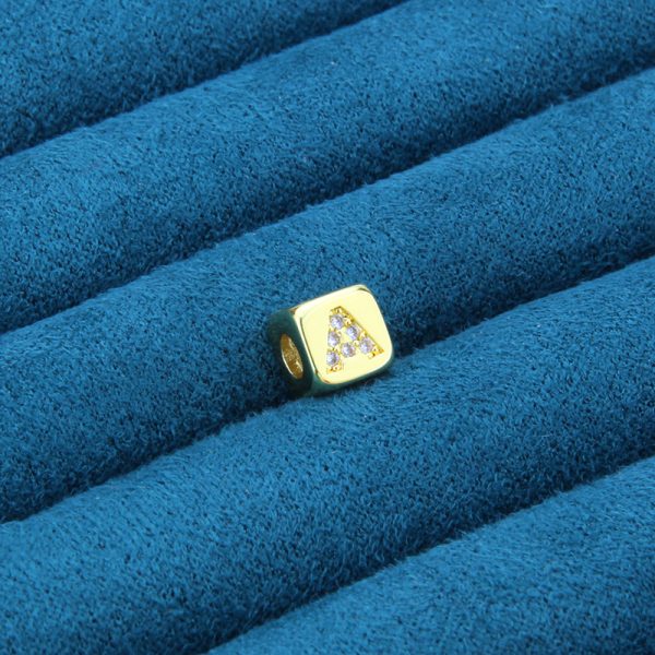Three-Dimensional Cube Zircon 26-Letter Gold-Plated Necklace - Image 7